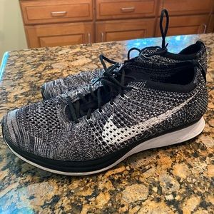 NIKE FLYKNIT RACER OREO USED